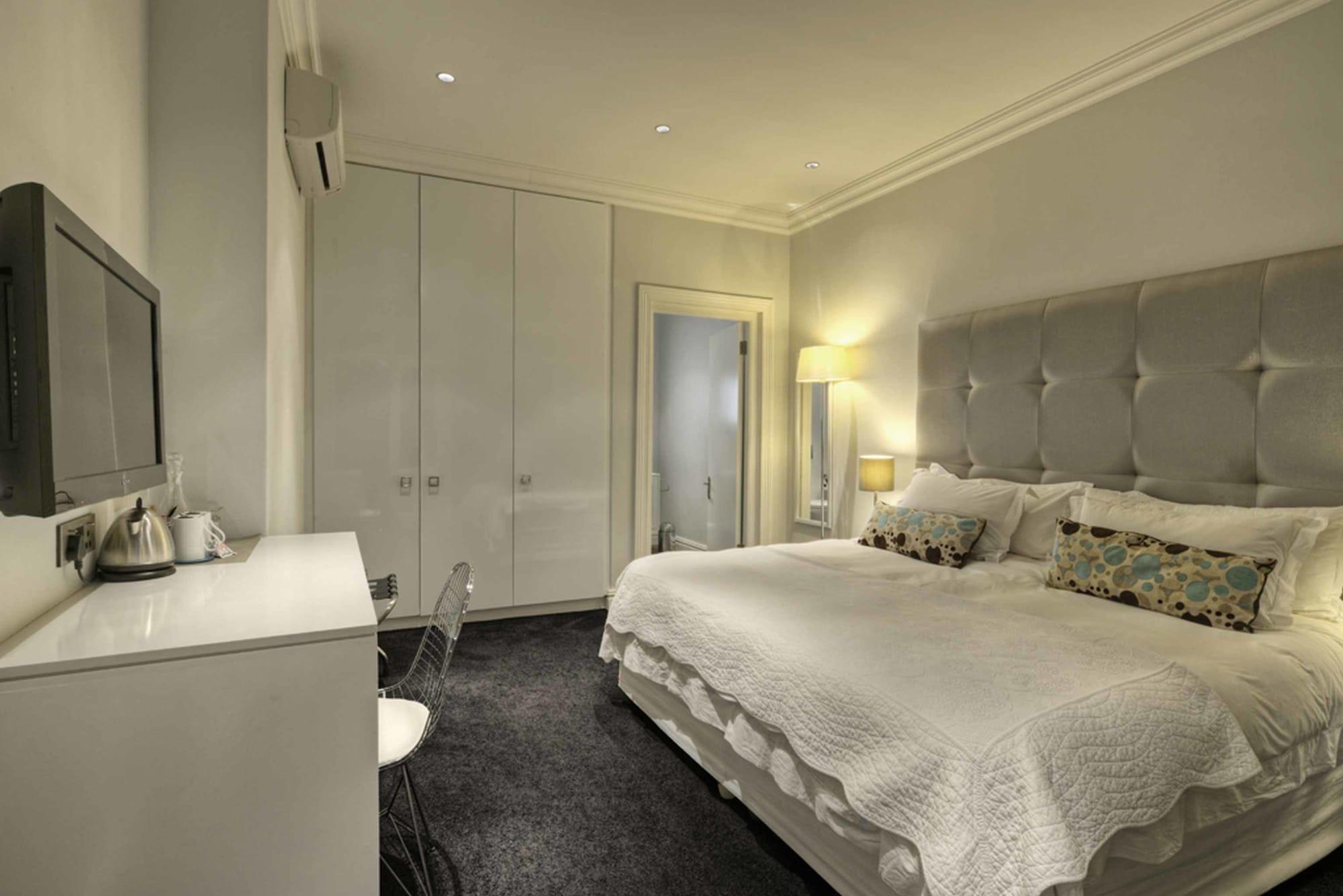 Bed & Breakfast Three Boutique Cape Town